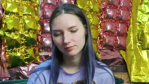 _kikiclark_ online show from April 4, 7:21 pm