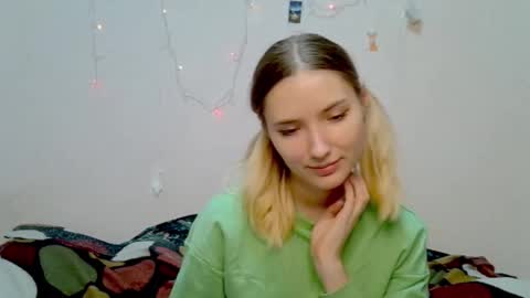 _kikiclark_ online show from September 28, 8:51 pm