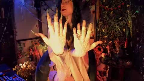 Snapshot of _lady_luna_ chatting on October 13, 12:01 am Lady Luna online show from October 13, 12:01 am