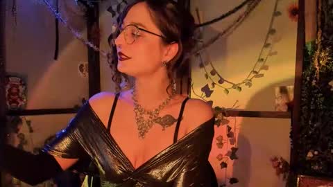 Snapshot of _lady_luna_ chatting on September 27, 12:30 am Lady Luna online show from September 27, 12:30 am