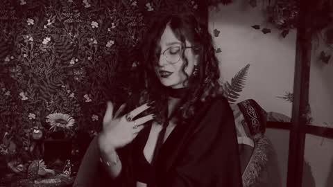 Snapshot of _lady_luna_ chatting on December 27, 6:24 am Lady Luna online show from December 27, 6:24 am