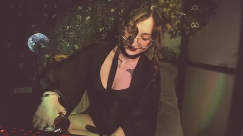 Snapshot of _lady_luna_ chatting on January 17, 12:20 am Lady Luna online show from January 17, 12:20 am