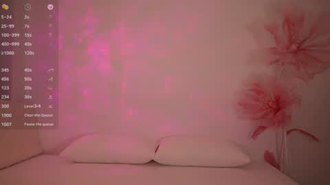 _lillilly_ online show from June 27, 5:57 am