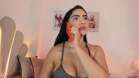 _luuciana_ online show from April 1, 4:46 am