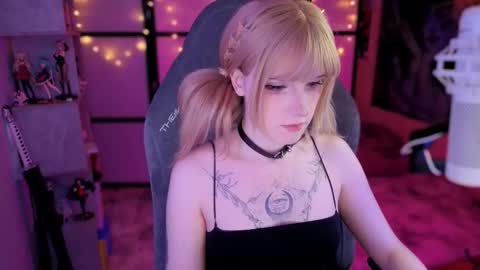 Snapshot of _mariko_ chatting on September 25, 3:30 pm Mariko online show from September 25, 3:30 pm