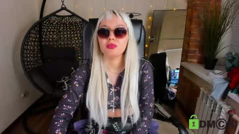 Melissa online show from April 22, 9:11 pm