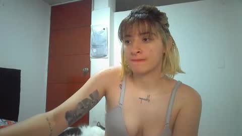 Mia-foster online show from May 11, 12:50 am