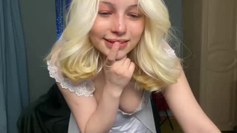 Mia Mason online show from January 7, 12:04 am