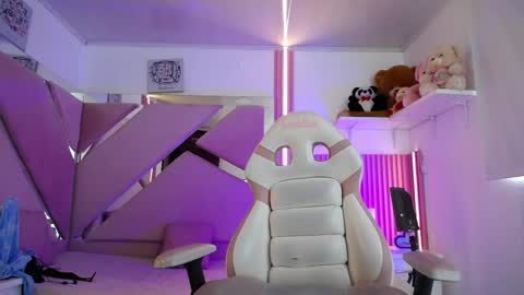  Mia  online show from April 9, 1:17 pm