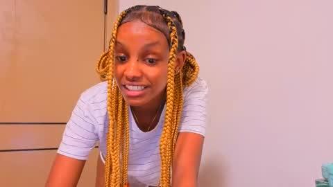 Mimi online show from April 23, 2:30 am