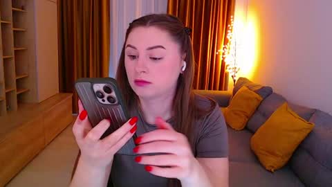 Mia online show from April 23, 7:38 am