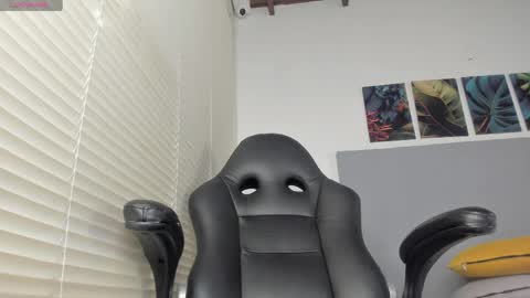 _molly_rosse_ online show from April 9, 12:00 pm