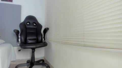 _molly_rosse_ online show from February 17, 12:15 pm