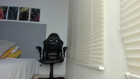 _molly_rosse_ online show from February 16, 12:03 pm