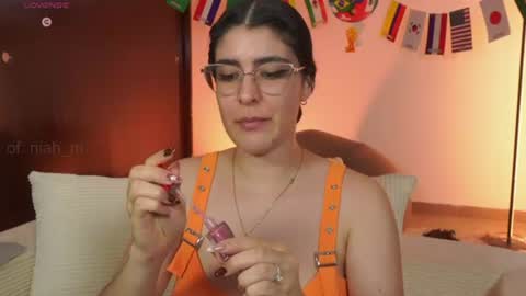 NiniHelp me by giving my show a thumbs up online show from June 14, 1:49 am