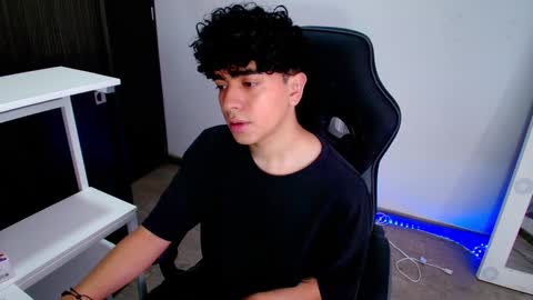 Nicolas online show from February 3, 8:35 pm