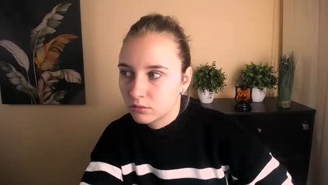 Snapshot of _nicole_new chatting on October 30, 9:21 am Nica online show from October 30, 9:21 am