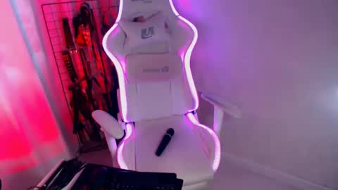 Eva online show from April 25, 3:20 pm