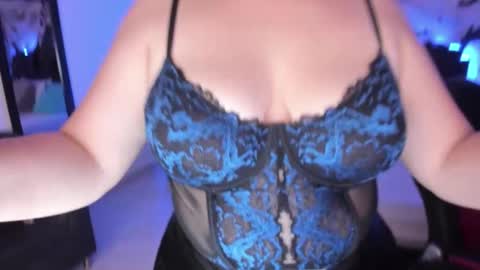 Snapshot of _oliviajoness chatting on October 16, 5:45 pm Olivia jones online show from October 16, 5:45 pm