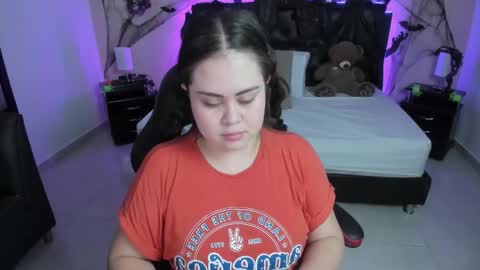 Snapshot of _oliviajoness chatting on October 18, 12:09 pm Olivia jones online show from October 18, 12:09 pm