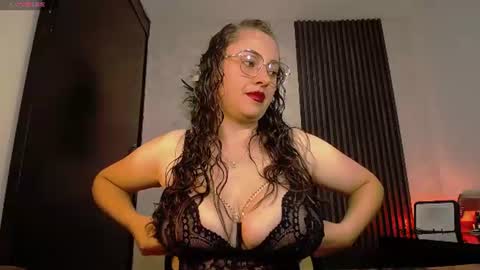 Mariana online show from August 7, 3:38 am