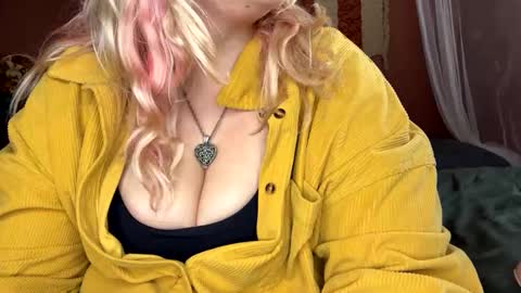 _peaceoutgirlscout_ online show from October 8, 10:59 pm