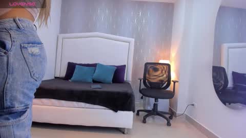  peach1  online show from September 23, 2:11 pm