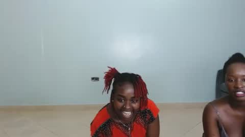 Snapshot of _prettyred chatting on October 2, 11:09 am _prettyred online show from October 2, 11:09 am