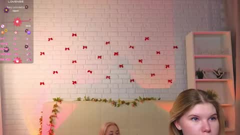 Merlizz Eva Jane Mila Nicole  left to right  online show from April 6, 4:46 am