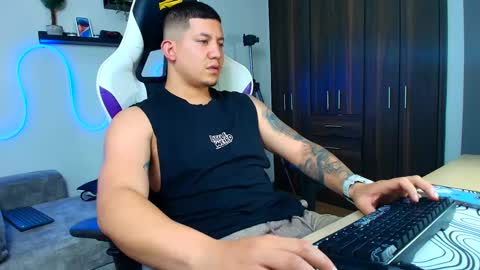 Roberto online show from February 8, 6:44 pm