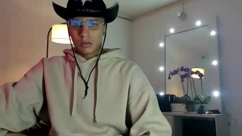 sair online show from October 31, 3:01 pm