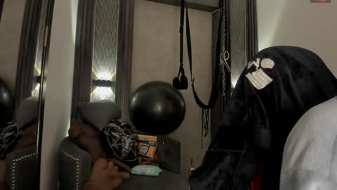 Selene online show from November 18, 4:43 pm