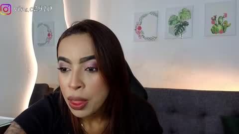 Snapshot of _sophiebrown__ chatting on December 4, 10:02 pm Andrea The Next Stream Wednesday online show from December 4, 10:02 pm