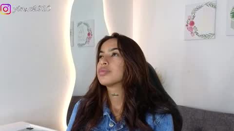 Snapshot of _sophiebrown__ chatting on December 5, 11:34 pm Andrea The Next Stream Wednesday online show from December 5, 11:34 pm