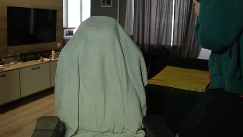 OLIVERpvt is open online show from February 17, 12:15 pm