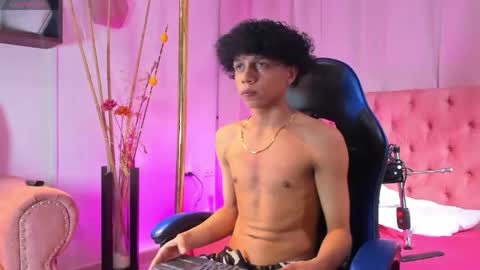 Taylor online show from April 3, 8:49 pm