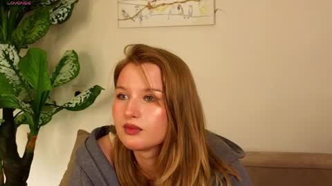 _watchmesmile_ online show from April 18, 6:04 am