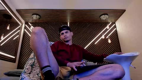  white fox  online show from March 10, 11:34 am