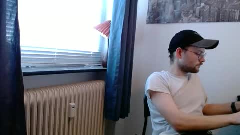 Snapshot of _whoisthatguy_ chatting on October 24, 2:18 pm _whoisthatguy_ online show from October 24, 2:18 pm