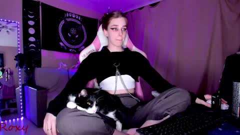 Roxy online show from February 17, 6:39 pm