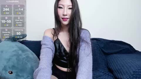 Mia online show from October 29, 12:45 am