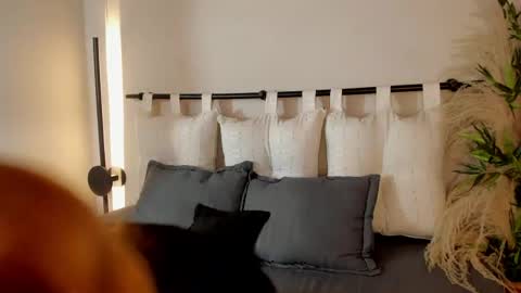 Zoe  online show from May 19, 12:45 pm