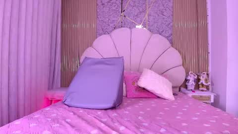 Aisha online show from January 7, 11:59 am