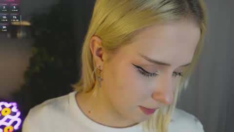 Snapshot of a_avine chatting on October 17, 3:16 pm Molly online show from October 17, 3:16 pm