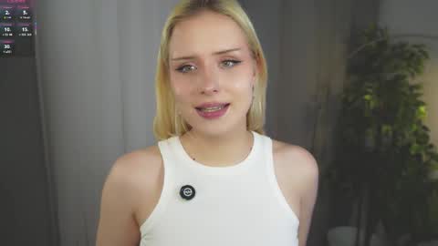 Snapshot of a_avine chatting on October 16, 3:11 pm Molly online show from October 16, 3:11 pm
