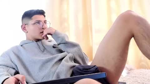 Snapshot of a_lejandro_08 chatting on February 9, 6:26 pm alejo online show from February 9, 6:26 pm