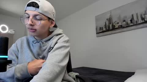 Snapshot of a_lejandro_08 chatting on March 11, 12:06 pm alejo online show from March 11, 12:06 pm