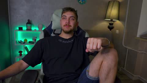 Snapshot of aalexxxxxx chatting on February 8, 5:18 am Alex online show from February 8, 5:18 am