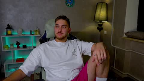 Snapshot of aalexxxxxx chatting on December 28, 5:02 am Alex online show from December 28, 5:02 am