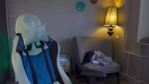 Snapshot of aalexxxxxx chatting on February 6, 7:13 am Alex online show from February 6, 7:13 am